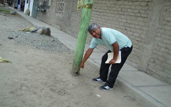  Moradores de "Primavera Baja" exigen a Hidrandina cambie postes deteriorados