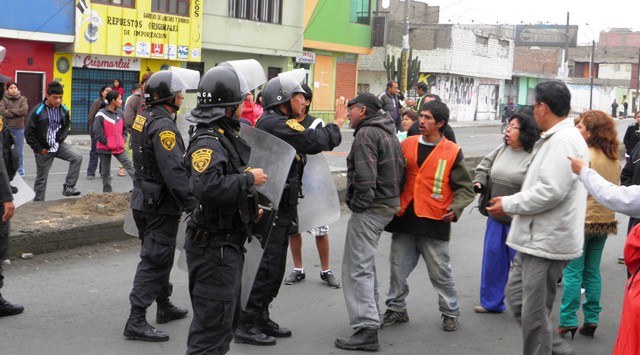 Vecinos de Miramar Bajo vuelven a bloquear avenida por inundaciones