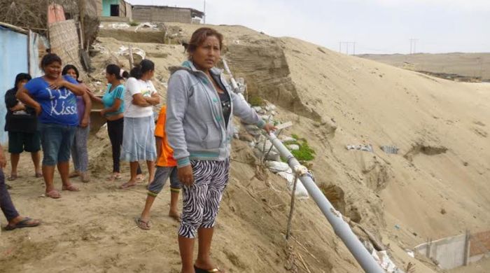 Moradores de “San Pedro” temen que viviendas se desbarranquen por obra paralizada