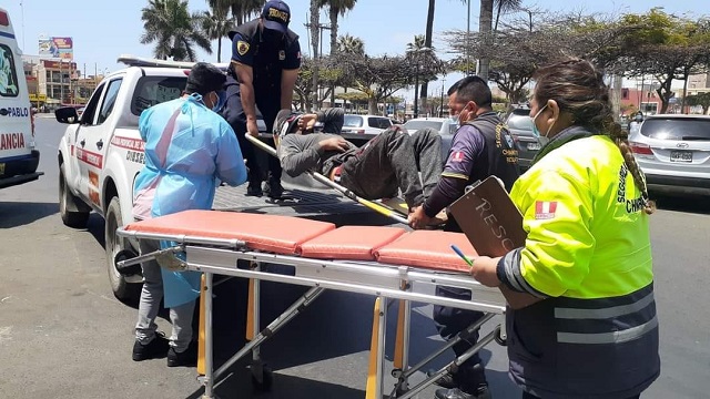 Motociclista se despista y sufre violento accidente en “La Pampa del Hambre” en Chimbote