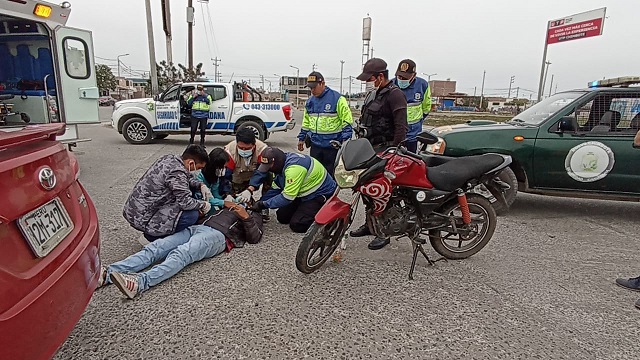Motociclista resulta herido tras chocar su unidad contra un automóvil en Nuevo Chimbote