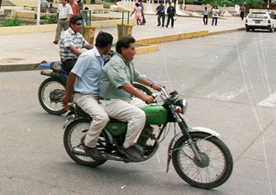 Por ley se prohibiría circular con acompañante en motos lineales 
