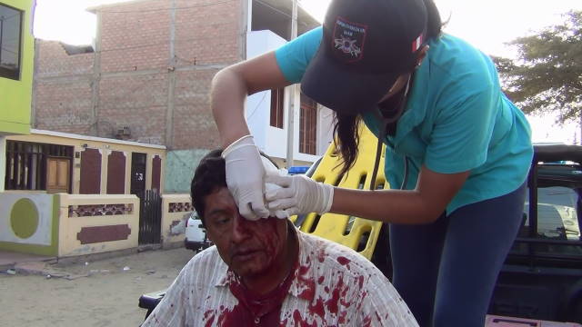 Chofer de colectivo golpeó a mototaxista y le rompió la ceja