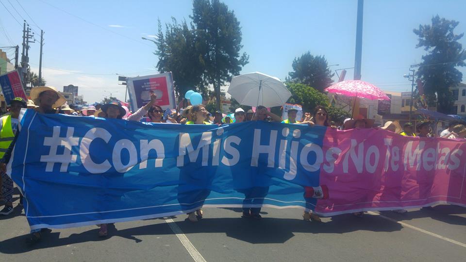 Cientos de personas se movilizan en rechazo a la denominada “ideología de género” en Chimbote