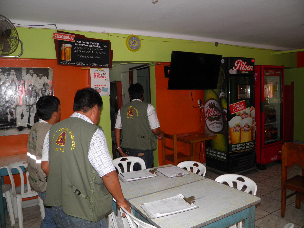 Chimbote: Multan a restaurante por preparar alimentos en medio de gusanos, cucarachas e insectos