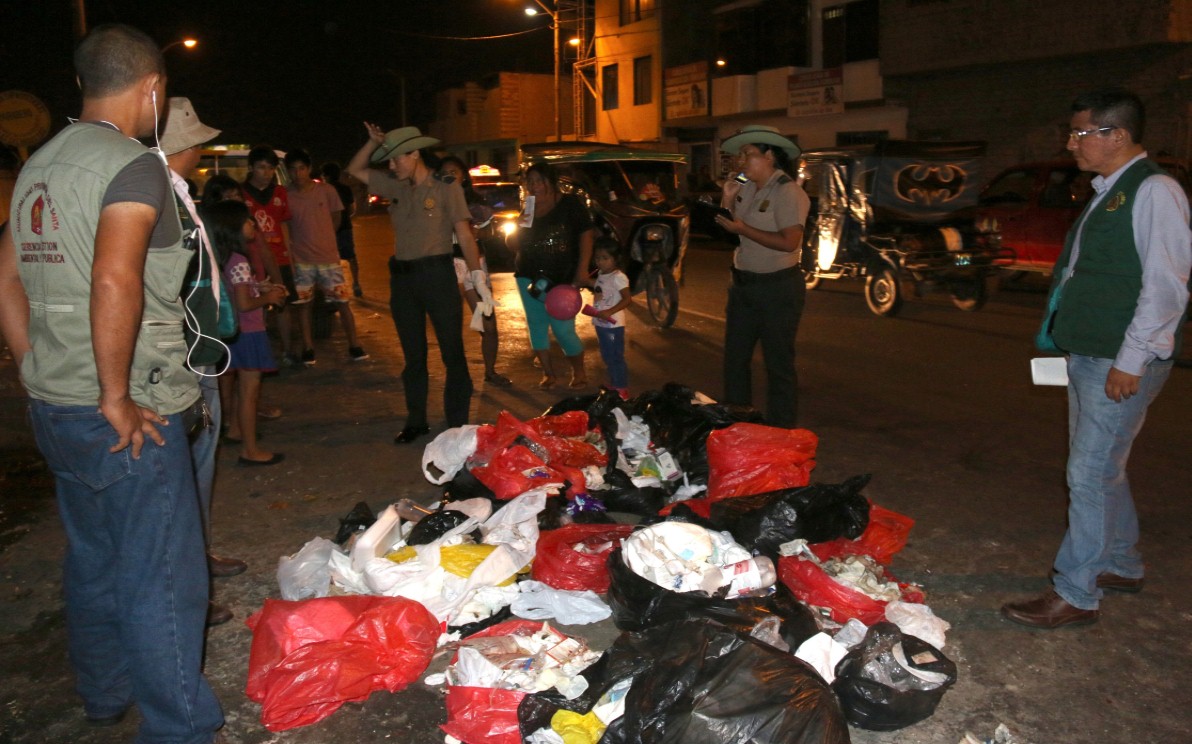Chimbote: bolsas con residuos quirúrgicos peligrosos fueron dejados en puerta de mercado El Progreso
