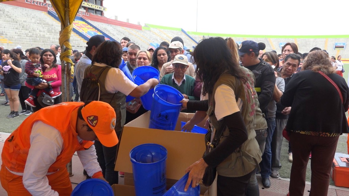 Chimbote: 5 mil tachos de basura entregado a las viviendas que separan sus residuos 