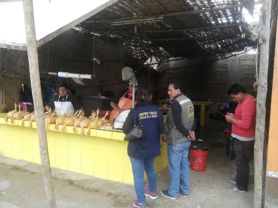Chimbote: 12 notificaciones preventivas en puesto de venta de pollo en “La Perla”