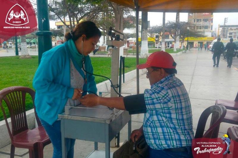 Centenares de personas se benefician de atención gratuita del Policlínico Móvil Municipal