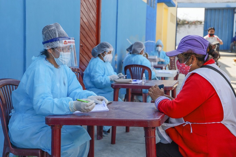 MPS realiza pruebas rapidas de covid-19 a comerciantes que serán albergados en estadio Gómez Arellano