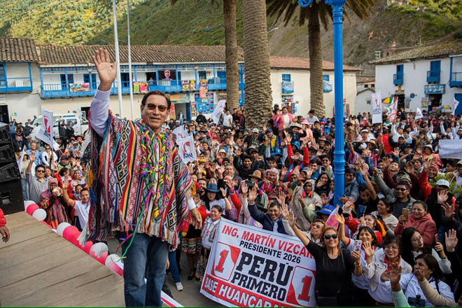 Martín Vizcarra sigue en campaña electoral aunque no puede ser candidato   