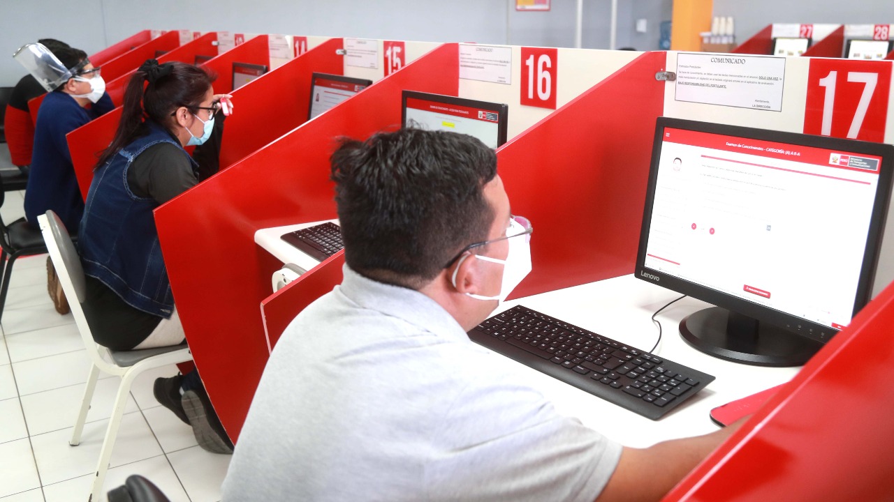 Sigue estos pasos para dar el examen de reglas de tránsito y obtener el brevete