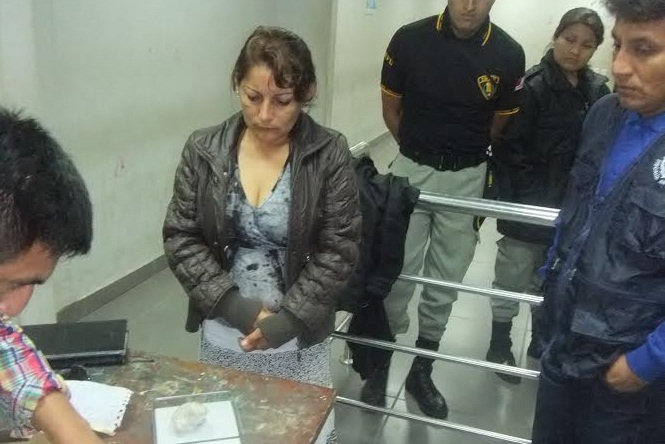 Detienen a mujer cuando pretendía ingresar droga al penal  Cambio Puente