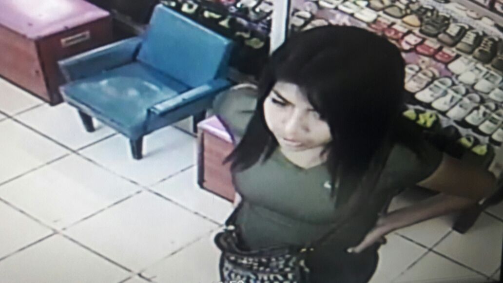 Cámaras de seguridad registran robo en puesto de mercado Modelo de Chimbote