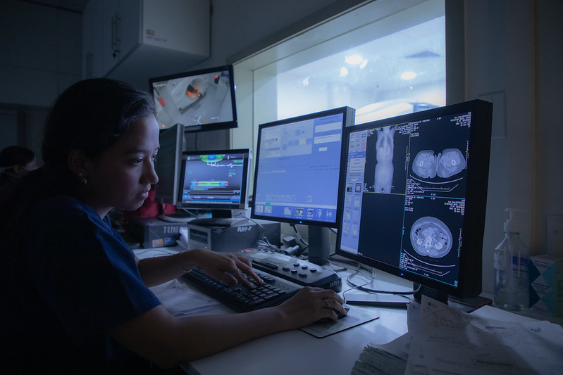 El 6 de noviembre se inicia inscripción al concurso Beca Mujeres en Ciencia