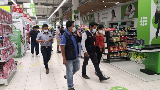 Multan a supermercados Tottus y Plaza Vea por comercializar productos no permitidos en cuarentena