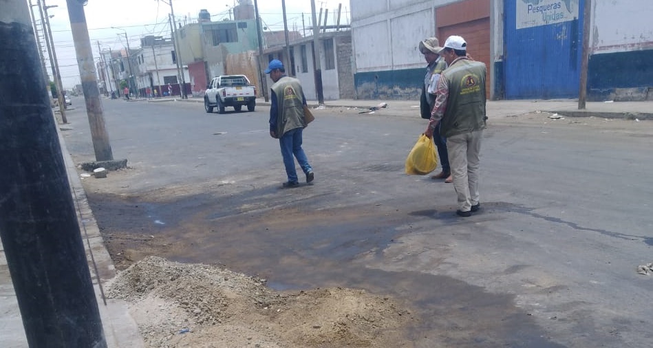 Municipio multó a empresa de procesamiento de pescado por contaminar la vía pública