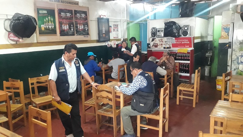 Municipio multó a céntrico local por venta de bebidas alcohólicas y operar sin licencia