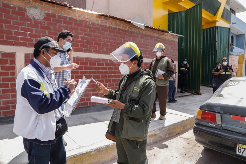 Chimbote: multan a propietarios de dos ferreterías por ocupar la vía pública