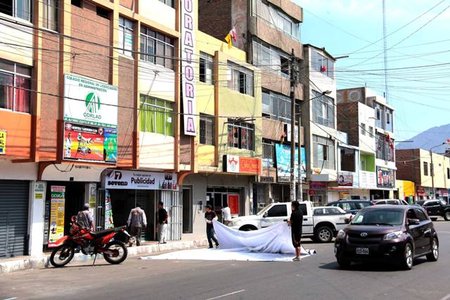 Multan con 700 soles a empresa de regidor Gleni por ocupar la vía pública en Chimbote