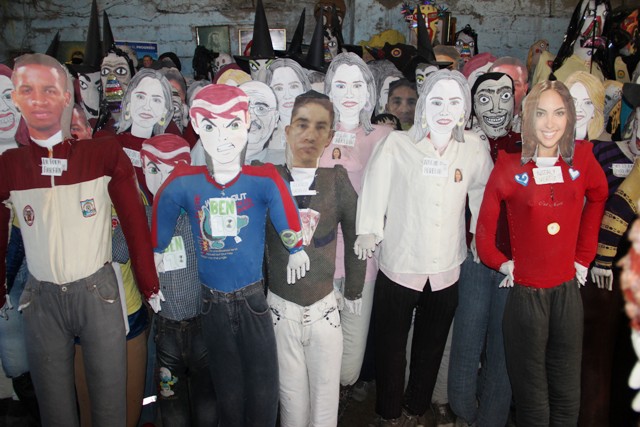 Muñecos de Farfán, Yahaira, Gerald Oropeza y Alan García son los más vendidos en Chimbote