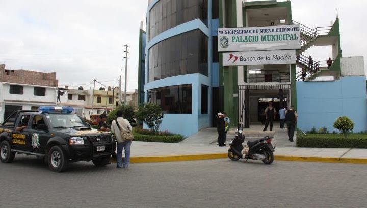 Nuevo Chimbote: toman por asalto municipio y se llevan objetos del despacho de alcaldía