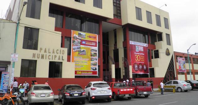 Trabajadores ediles de Chimbote paralizarían si comuna no les paga gratificaciones