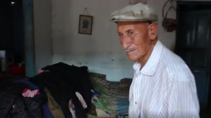 Chimbote: comuna provincial lleva ayuda y hace limpieza de vivienda de ancianos abandonados