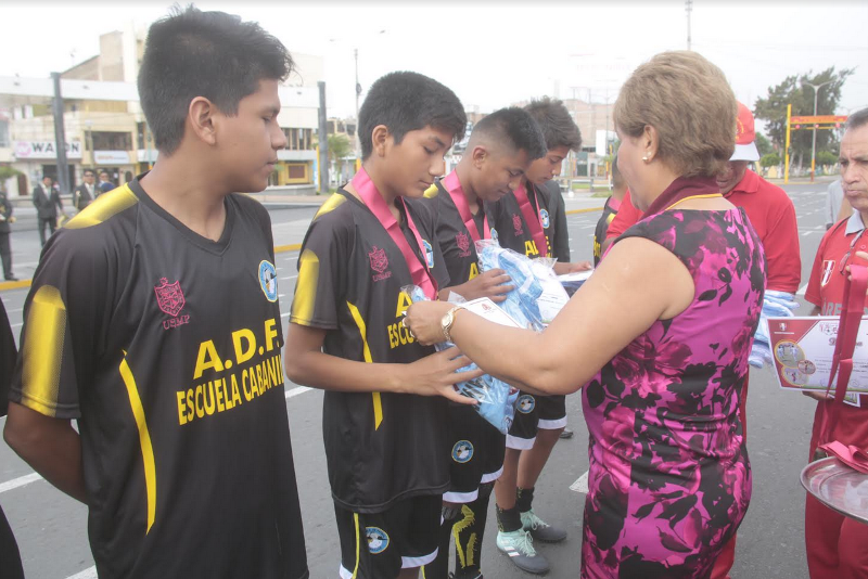 Chimbote: municipio reconoció a campeones del programa “Creciendo con el Fútbol 2017"