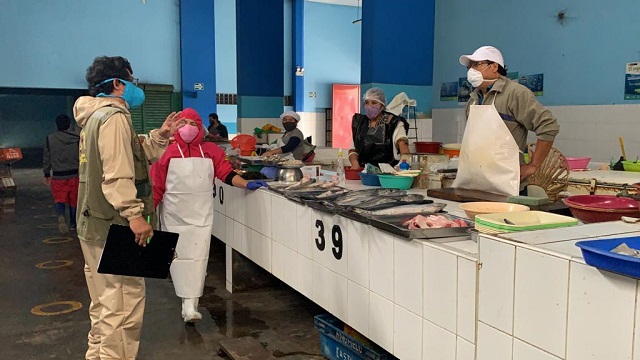 Municipio supervisa medidas de bioseguridad en mercados de Chimbote 