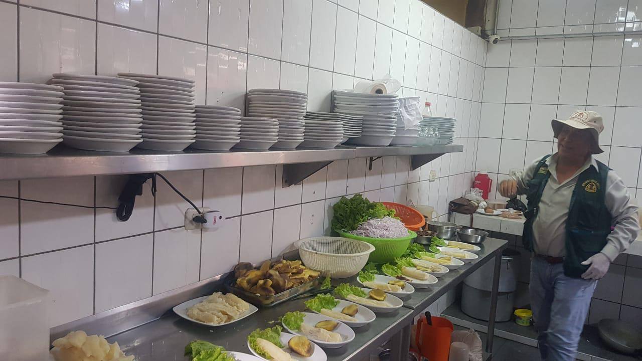 Municipio encontró cucarachas e insectos durante operativo a restaurantes en Chimbote