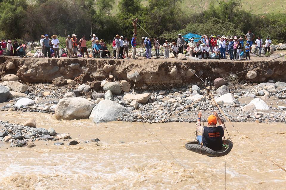 Municipalidad Provincial del Santa ayuda con oroya y alimentos en Lupahuari y Lacramarca
