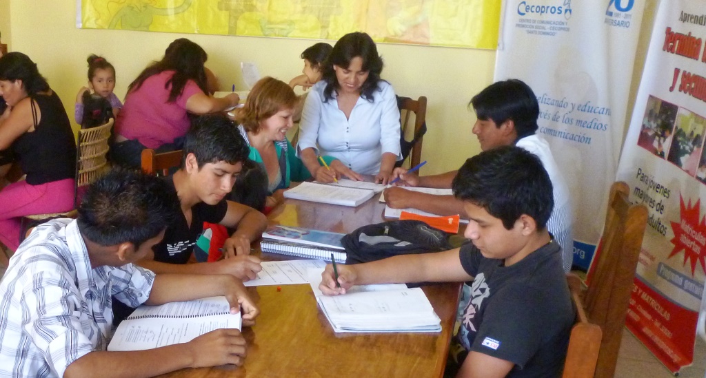 Chimbote: programa gratuito para terminar primaria y secundaria a distancia