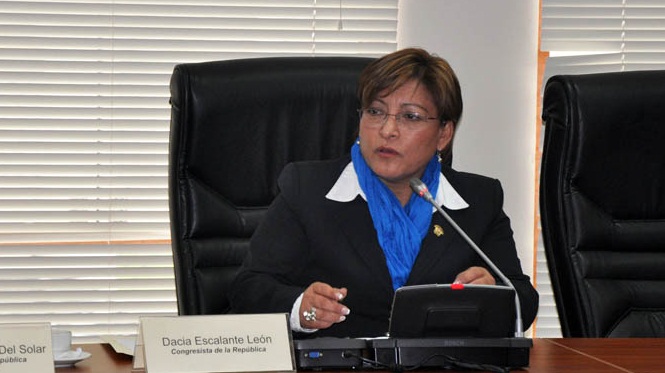 Nena Escalante es cuestionada por medios nacionales debido a deficiente gestión 