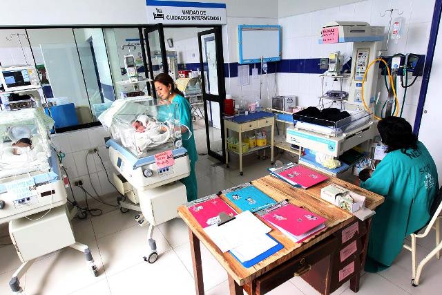 Expositores internacionales participaron en Curso de Neonatología que realizó EsSalud