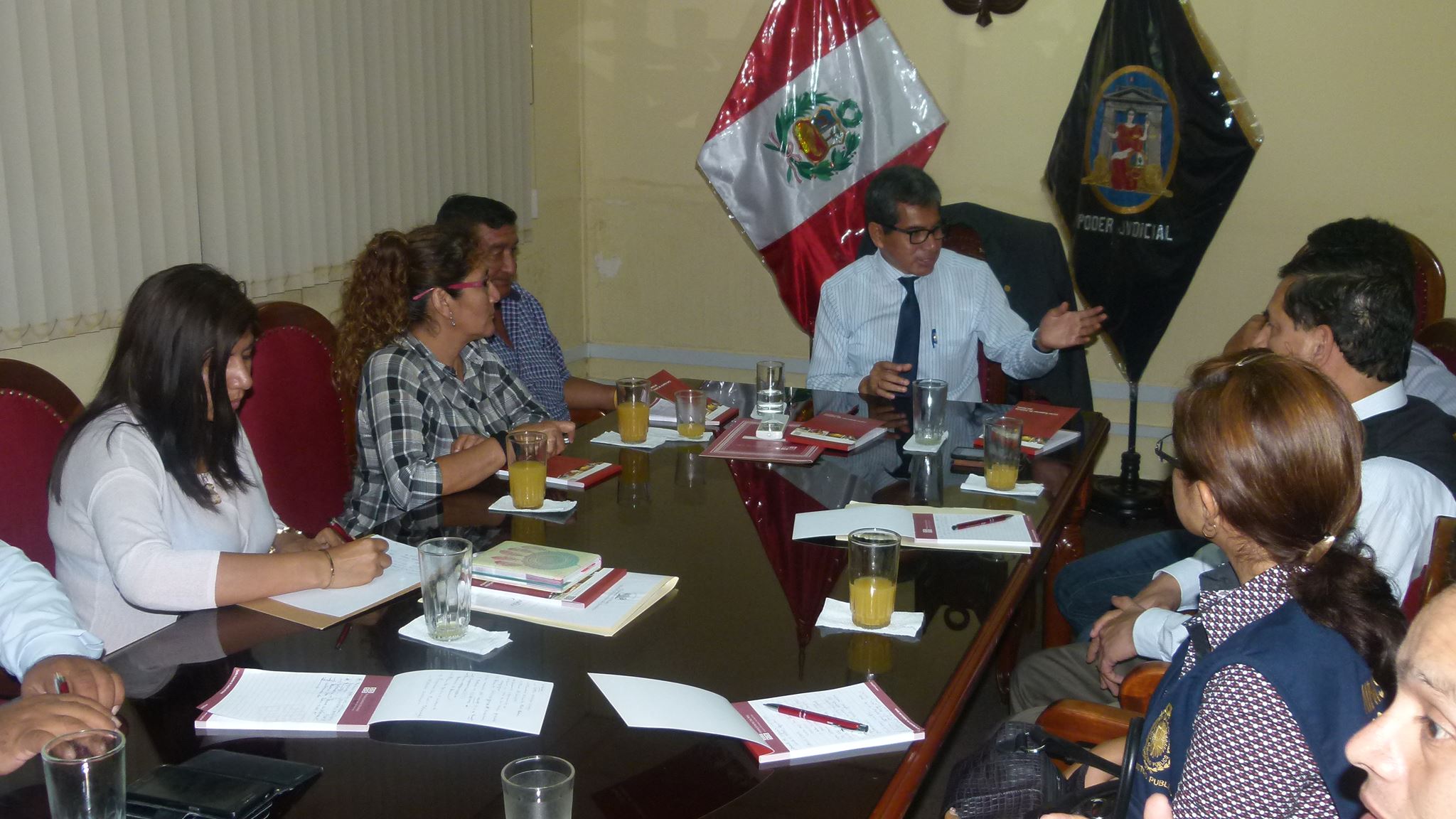 Integrantes del Coprosec se reúnen con padres y autoridades de Nepeña por intoxicación de escolares