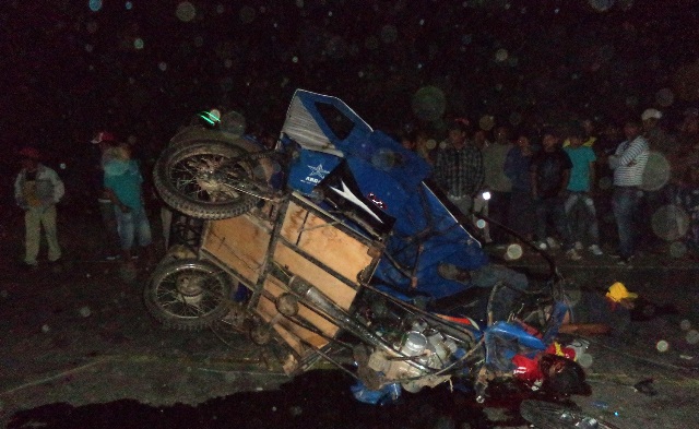 Nepeña: tráiler arrolla mototaxi y mata a su conductor y pasajero