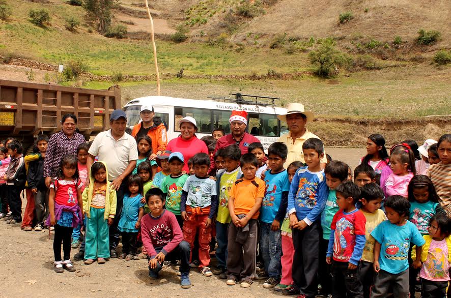 Instituciones se unen para entregar regalos a niños pallasquinos por Navidad