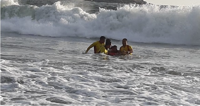 Niño de 10 años estuvo a punto de morir ahogado en peligrosa playa de Nuevo Chimbote