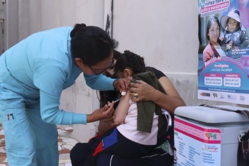   Doce regiones avanzan con el 95 % de la meta de vacunación contra el sarampión