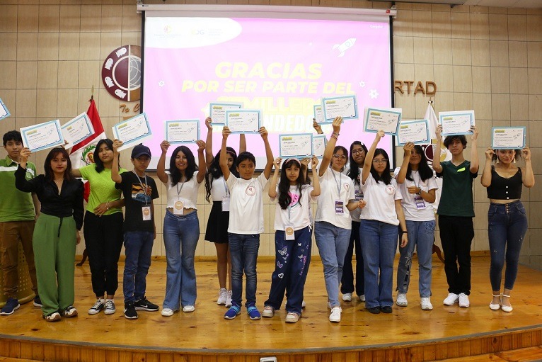 Adolescentes presentan proyectos innovadores en clausura del “Semillero Emprendedor 2023”