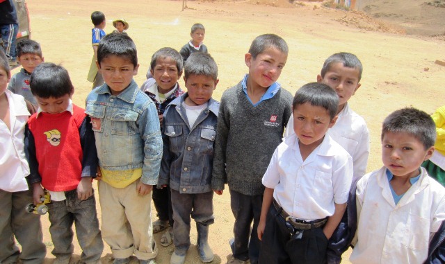  Se buscan "padrinos mágicos" para 147 niños de Pamparomás