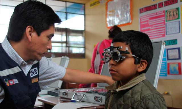 Perú: 50 mil escolares de primaria necesitan usar lentes de medida