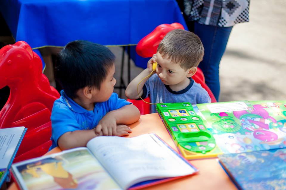 El libro y los "politiqueros"