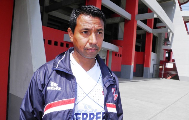 Solano dice que sí es posible ganar a Ecuador, con delanteros y cuadro ordenado