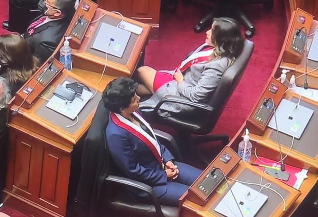 Grupo de congresistas se retiró en medio del mensaje de Castillo y le gritan ¡corrupto!