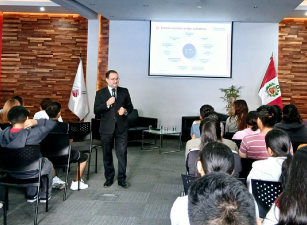 UCV fomenta el análisis de políticas públicas para fortalecer el turismo nacional