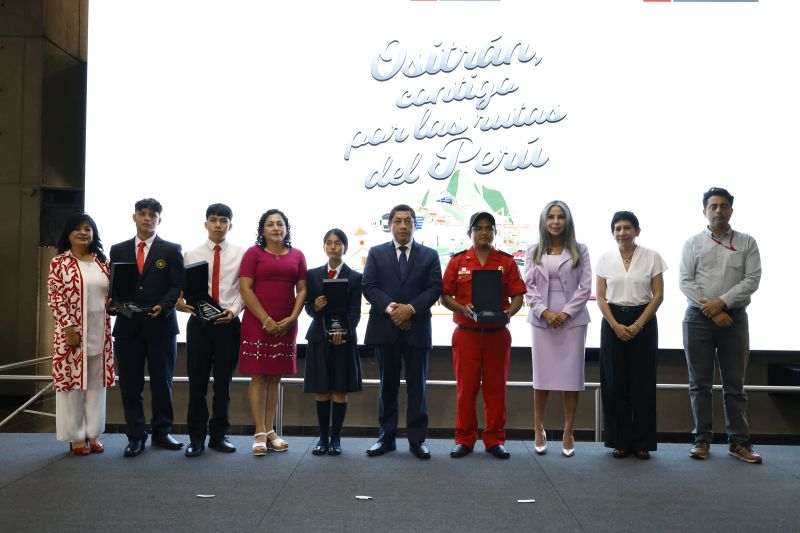 Concurso nacional de cuentos: premian a alumnos y docentes ganadores del concurso de Ositrán   