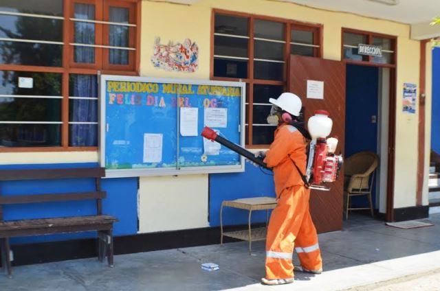 Municipio de Nuevo chimbote inició fumigación de instituciones educativas