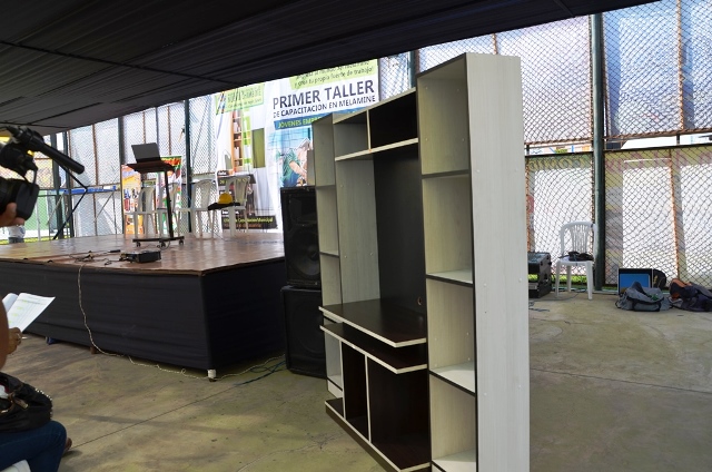 Unos 200 ciudadanos de Nuevo Chimbote son capacitados en fabricación de muebles de melamina